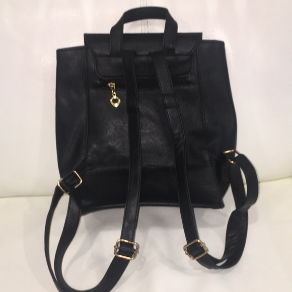 🖤 BRAND NEW 🖤 BLACK BACKPACK WITH GOLD DETAILS - Picture 6 of 8